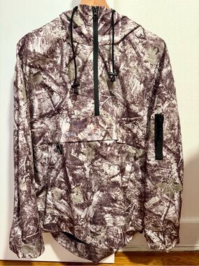 Like New Camo oversized waterproof lightweight rain jacket